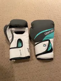 Century women’s boxing gloves 