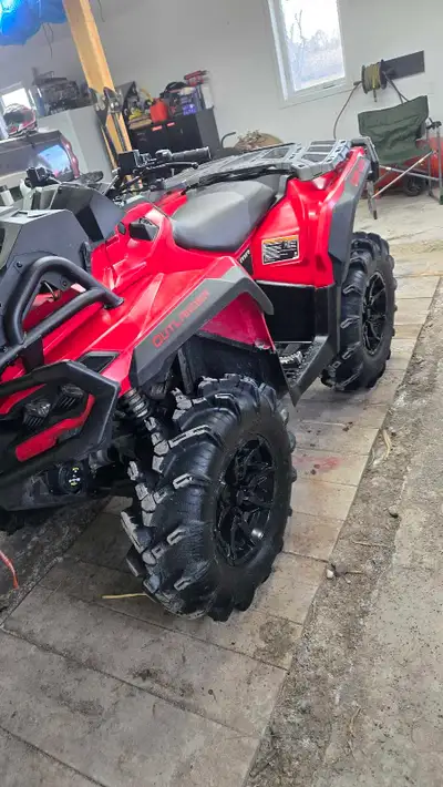 Basically brand new can am 850xmr, low kms (572) was only used for check hunting blinds was not used...