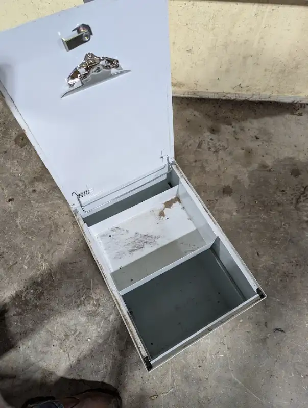 Weather Guard GMC Chevy Shelving in Tool Storage & Benches in Stratford - Image 6