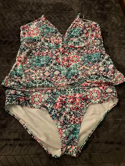 Granby : Maillots de bain 2 pièces  ou haut pour femme  a vendre, View more