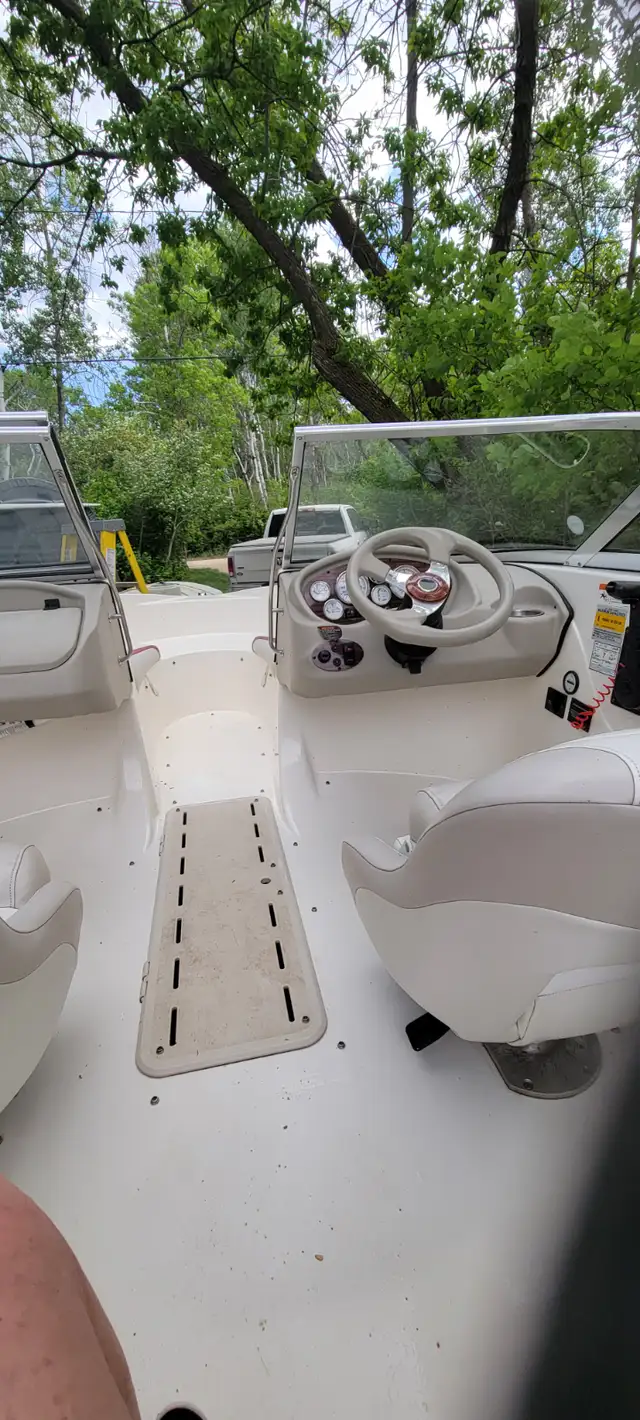 2007 Glastron GT 185 (Red XL) Inboard  Boat For Sale in Powerboats & Motorboats in Regina - Image 9