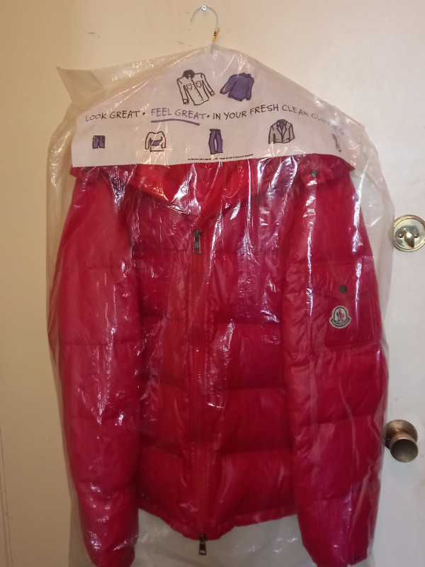 Moncler  Short Down Jacket (Red) Size 5 in Men's in Oakville / Halton Region