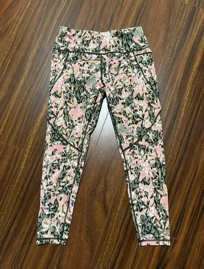 Sweaty Betty women’s medium Power 7/8 leggings tropical camo, View more