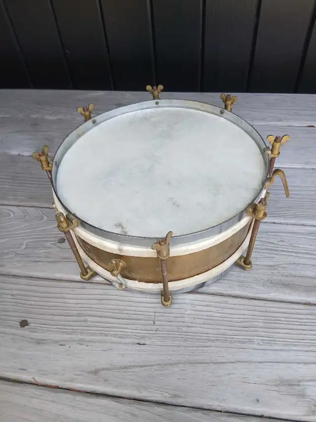 Vintage 8 lug 12" Brass Marching Snare Drum in Drums & Percussion in Oakville / Halton Region - Image 2