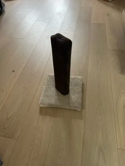 Cat Scratching Post / griffoire pour chat, View more
