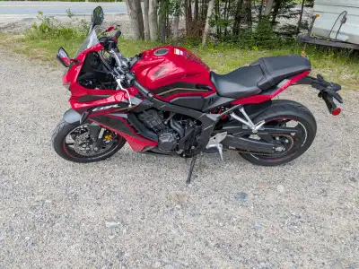 ❤️ Grand Prix Red | Like New | Inline-4 | ABS | Ready to Ride If you've been waiting for the right C...