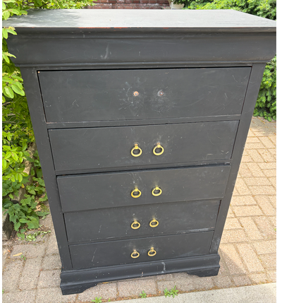 Black w/ gold handles (someone took the top ones :( )
