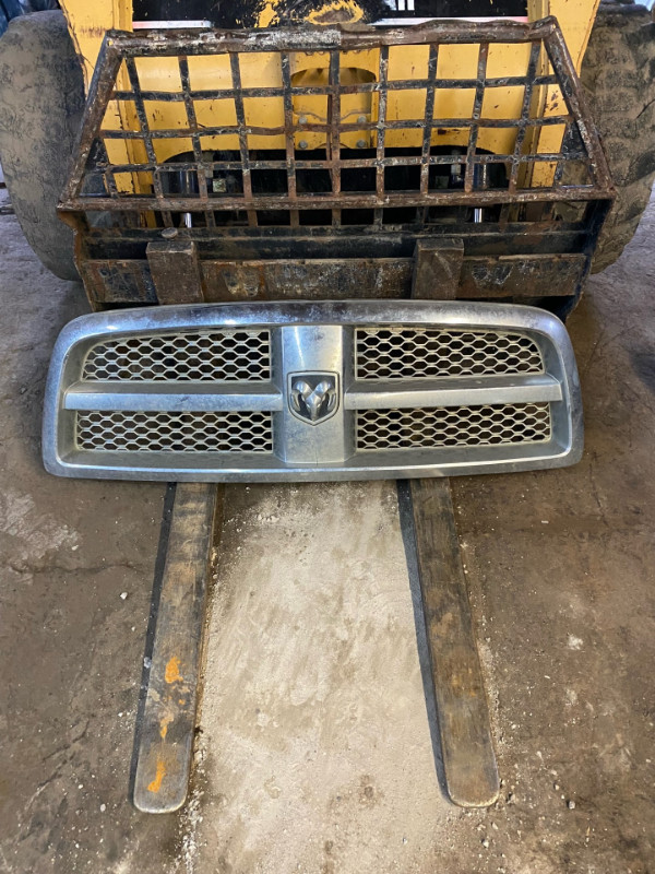Grill for 09-12 Dodge 1500 pickup in Auto Body Parts in Edmonton