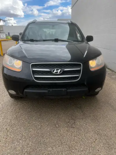 Hello guys iam selling my beautiful Hyundai Santa Fe limited fully loaded AWD drive 7 passengers in...