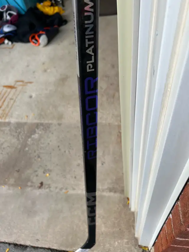 Hockey Stick in Hockey in St. Catharines - Image 3