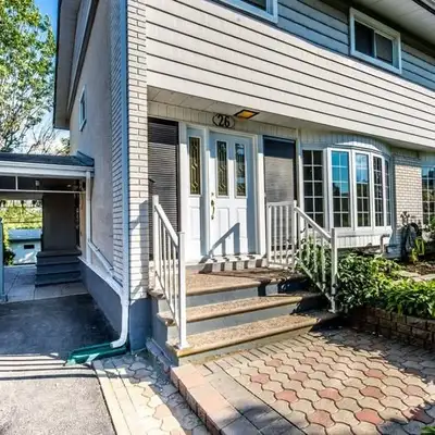 2 Bed / 1 Bath Apartment for Rent – Merivale & Meadowlands – Utilities & Internet Included Spacious...