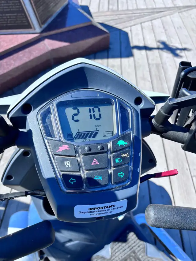 Electric Scooter in Scooters & Pocket Bikes in Moncton - Image 4