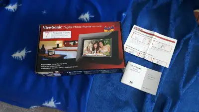 ViewSonic VFA710w-50 7-Inch Digital Photo Frame (Black), View more