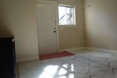 Private 1 Bedroom Suite Grandview Woodlands