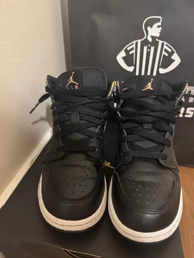 Jordan 1 - size 5 in women , View more