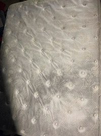 Vintage Sealy Queen Mattress / Delivery Option!