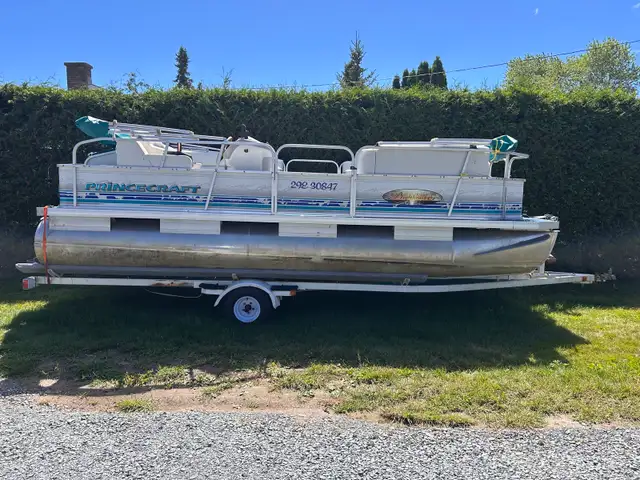 1996 18' Princecraft Pontoon in Powerboats & Motorboats in Sudbury - Image 3