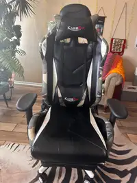 Gaming Chair with Massage Pillow 