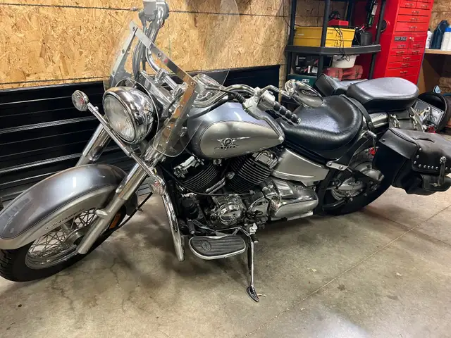2009 Yamaha VStar 650 mint in Touring in London - Image 2