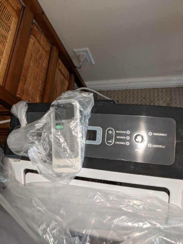 Garrison portable air conditioner in Heaters, Humidifiers & Dehumidifiers in Oshawa / Durham Region - Image 2