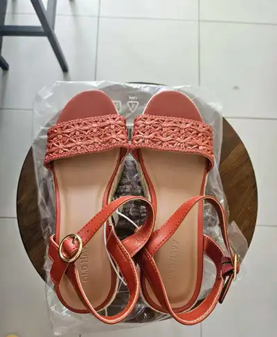 Old Navy Platform Sandal- Will leave the country/price negotiabe, View more