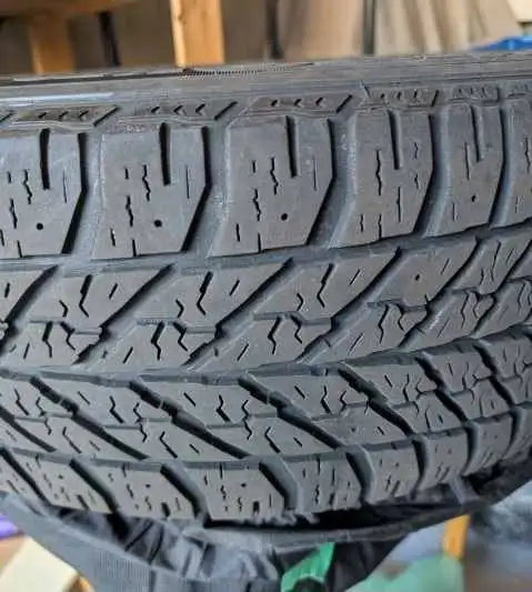 Used Goodyear winter tires with rims for sale in Tires & Rims in Mississauga / Peel Region - Image 4