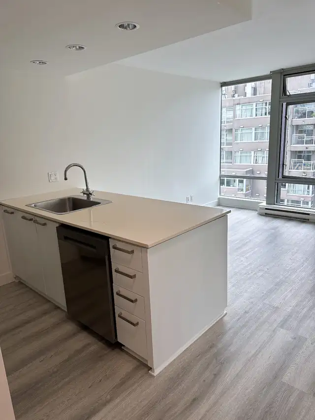 1-Bedroom + Den in Yaletown, Downtown Vancouver in Long Term Rentals in Vancouver - Image 6
