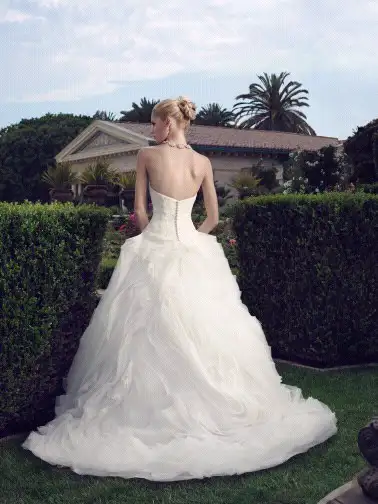 Casablanca Wedding dress size 10 in Wedding in Kitchener / Waterloo - Image 4