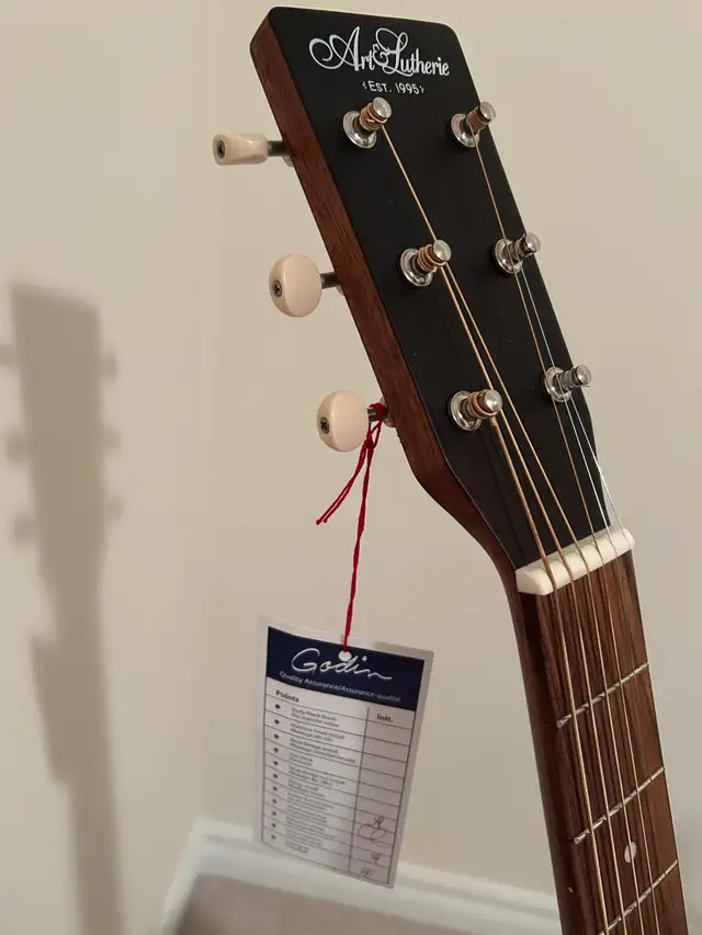 Art & Lutherie Americana Acoustic Electric Guitar, w/ Solid Top in Guitars in Markham / York Region - Image 3
