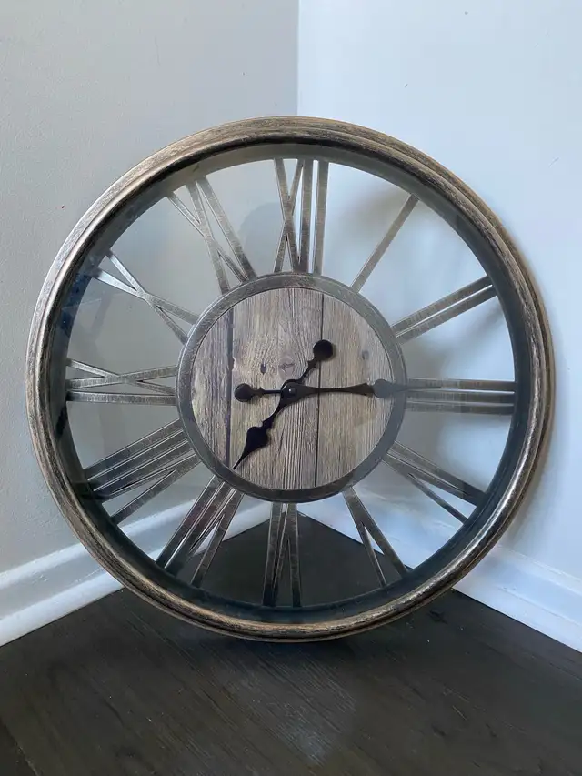 Wall Clock in Home Décor & Accents in Ottawa - Image 2
