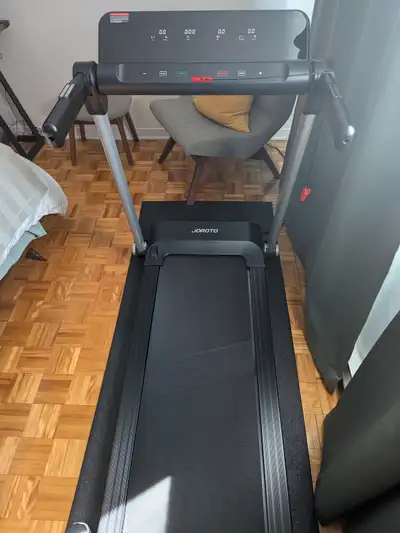 Tapis roulant de marque JOROTO en excellent état. Acheté en automne 2023. Utilisé à peine 20 fois. C...