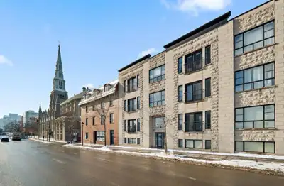 Welcome to this stunning condo, boasting modern elegance and urban convenience, ideally situated in...