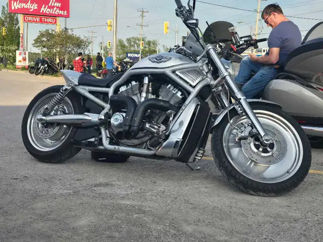  2003 Harley‑Davidson V‑Rod — 100th Anniversary Edition  in Sport Touring in Oshawa / Durham Region - Image 5