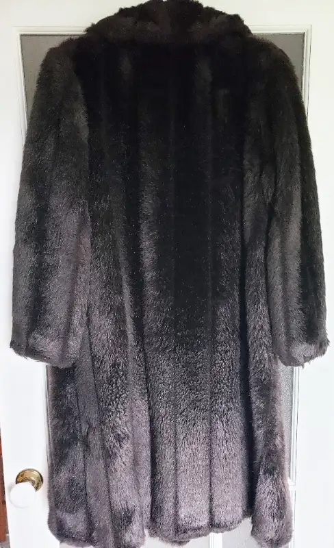 FAUX FUR WINTER COAT S -MANTEAU D'HIVER EN FAUSSE FOURRURE - P in Women's - Tops & Outerwear in Laval / North Shore - Image 6