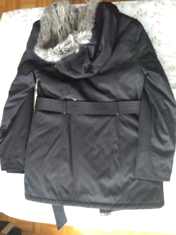 Manteau d'hiver neuf pour femme P / new winter coat for woman S dans Femmes - Hauts et vêtements d'extérieur  à Ville de Montréal - Image 2