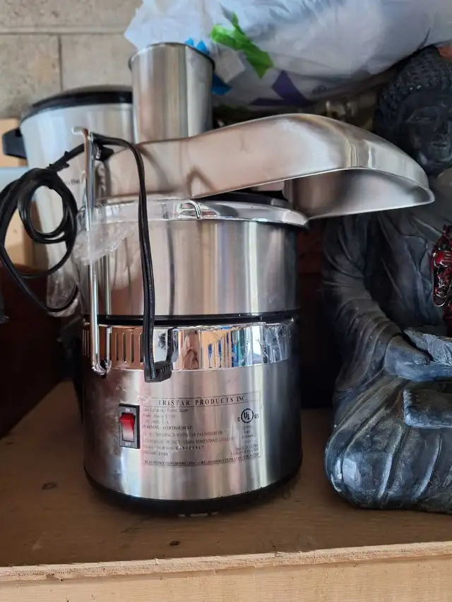 Waring juice extractor in Processors, Blenders & Juicers in City of Toronto - Image 3