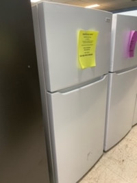 (Baywest) Frigidaire 18.3 Cu. Ft. Top Freezer Refrigerator