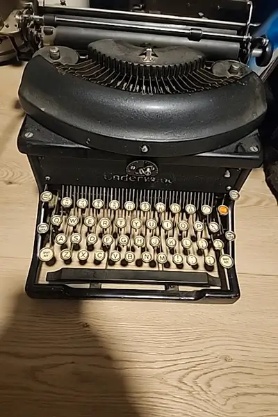 This solid typewriter is a Underwood/Remington Standard. From what I learned this typewriter is a ra...