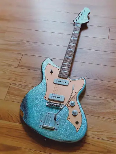 Custom order made by me in 2019, one owner. See spec sheet. Comes with an extra Novo-made pickguard....