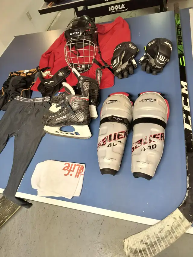 Youth Hockey Equipment in Hockey in Winnipeg - Image 3