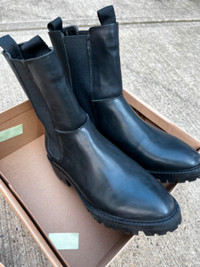 Ladies, size 8 Design Lab Melody Black boots, never been worn.