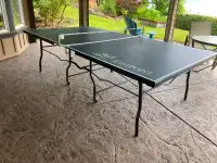 Folding ping pong table