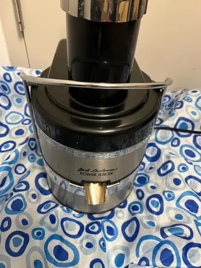 I'm selling a Jack LaLanne's Power Juicer, model MT-1000, that is designed to extract juice from fru...