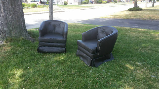 CUSTOM AND COMMERCIAL UPHOLSTERY in Chairs & Recliners in St. Catharines - Image 4