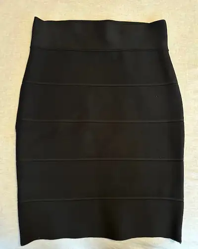 Jupe noire étroite gr Petit -COMME NEUVE-, View more