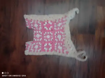 Cropped pink and white vest, View more