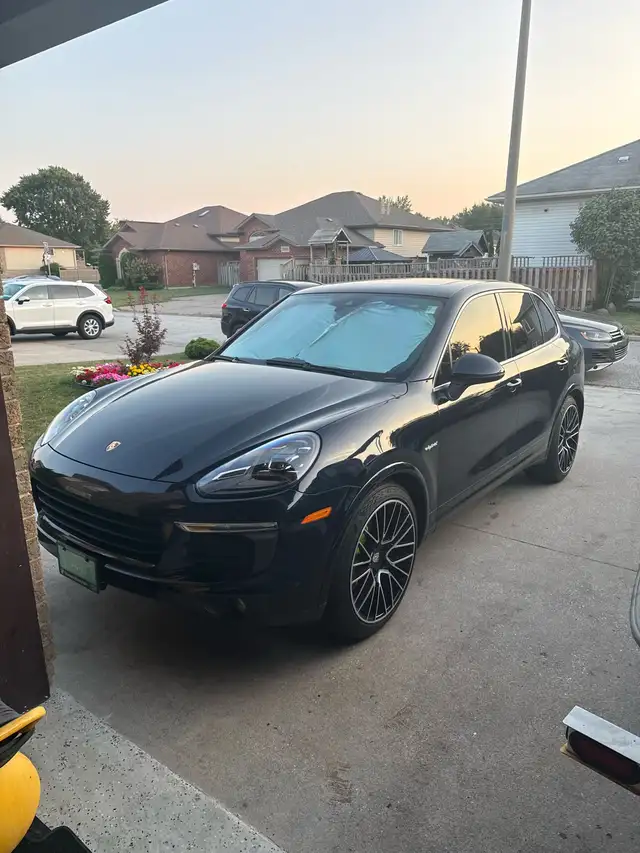 2015 Porsche Cayenne S E-Hybrid