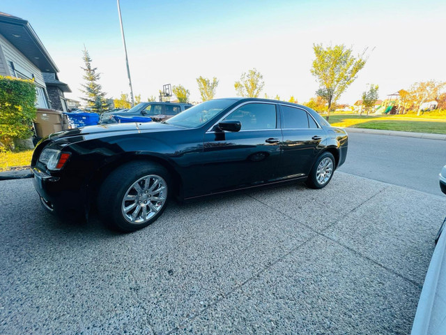 crysler 300 for sale 2014 in Cars & Trucks in Kitchener / Waterloo - Image 4