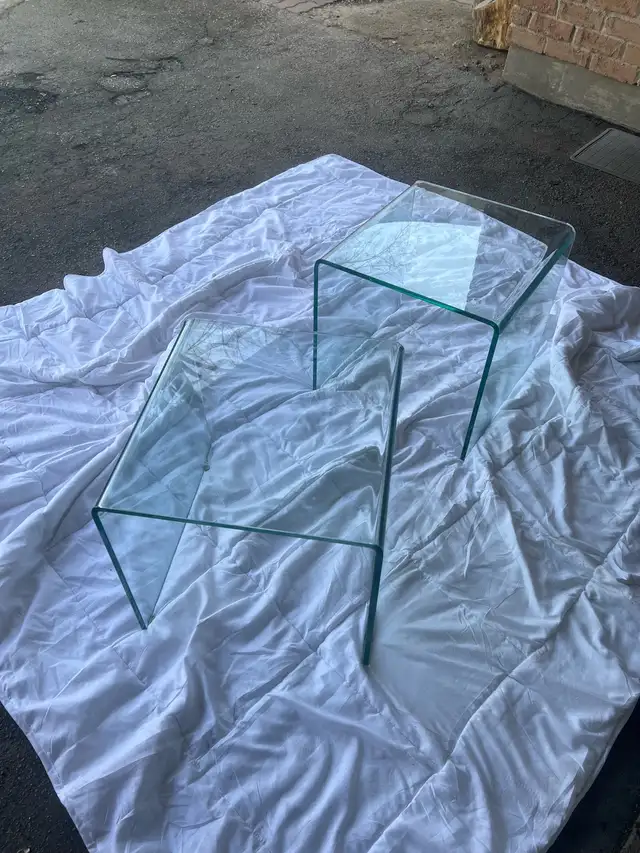 glass coffee table in Coffee Tables in City of Toronto - Image 2