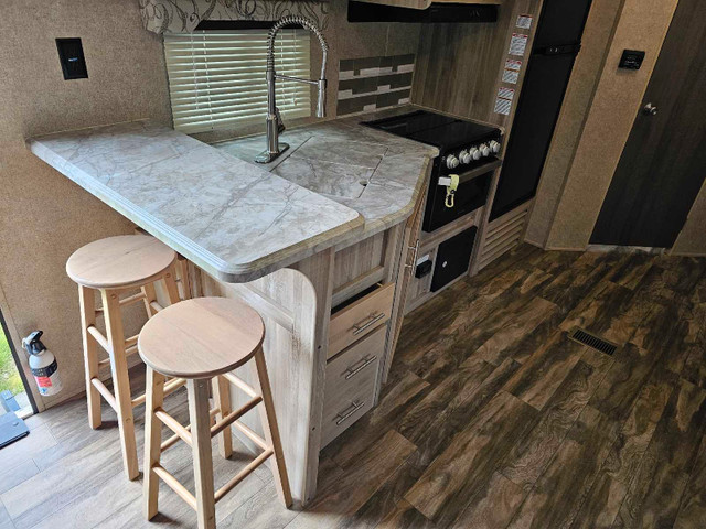 29 foot 2019 Coachman Catalina Legacy Edition in Travel Trailers & Campers in Campbell River - Image 2